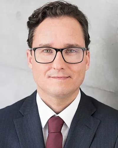 Porträt von Daniel Sommer, Rechtsanwalt und Geschäftsführer bei Sommer & Partner.